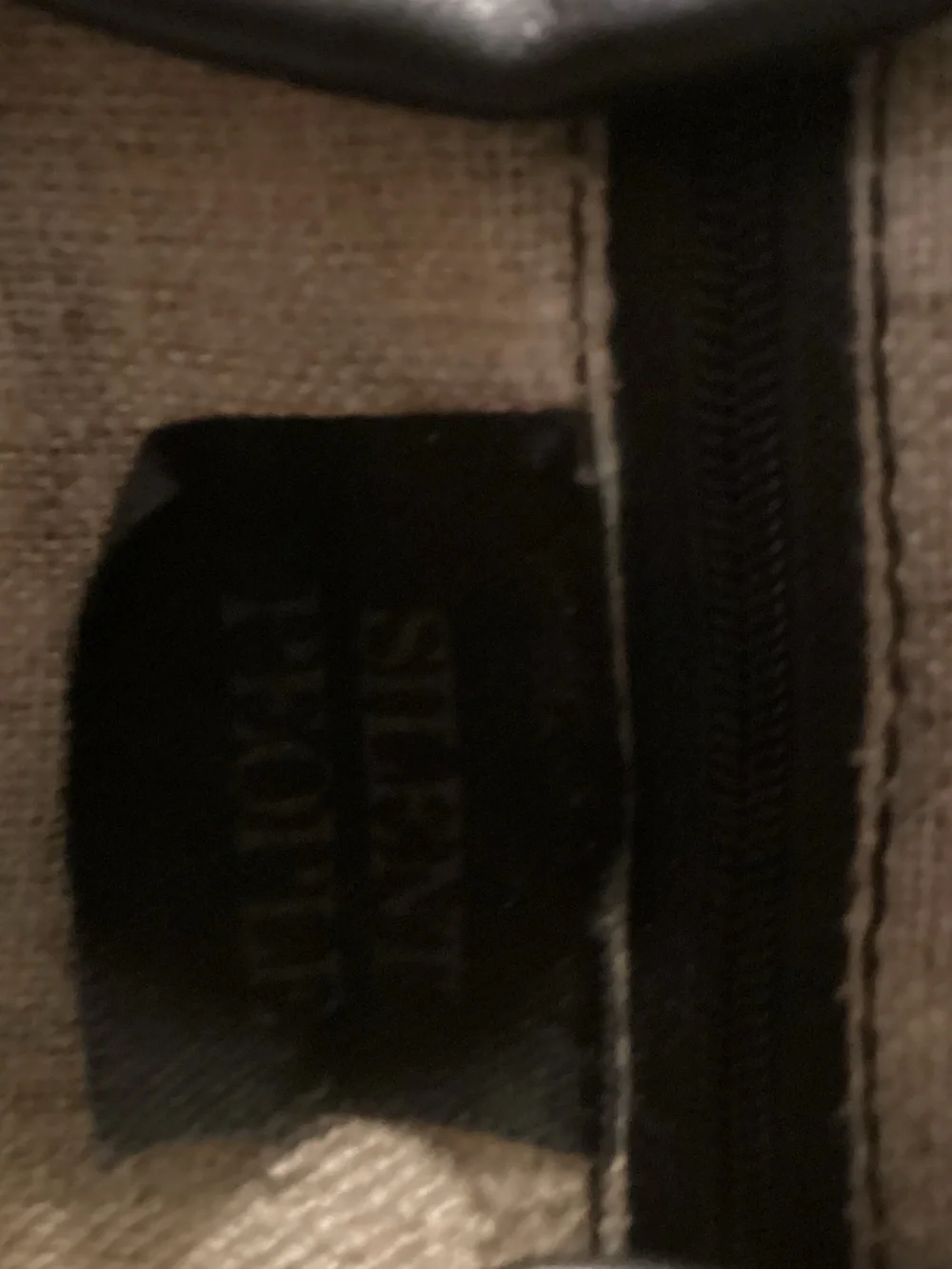 Silent People durable black